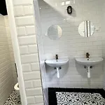 Waltz Hostel *