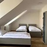 Waltz Hostel *