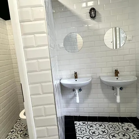 Waltz Хостел *