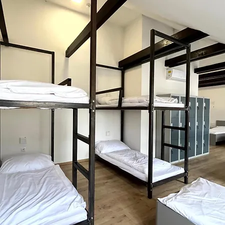 Waltz Хостел *