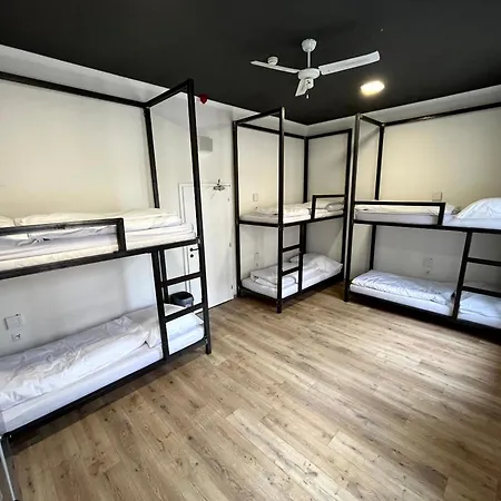 Waltz Hostal *
